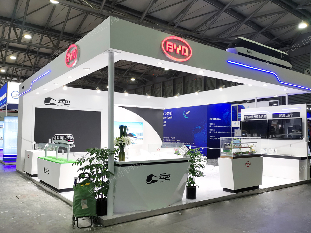 上海比亞迪展示臺(tái)現(xiàn)場圖