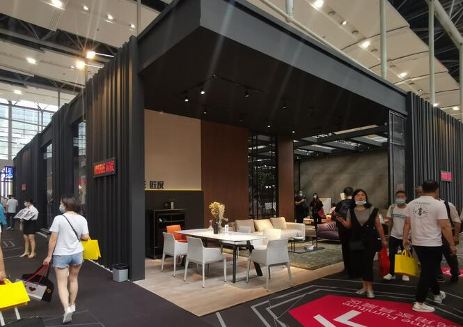 該如何設(shè)計搭建大型展臺？如何設(shè)計搭建一個小展臺？