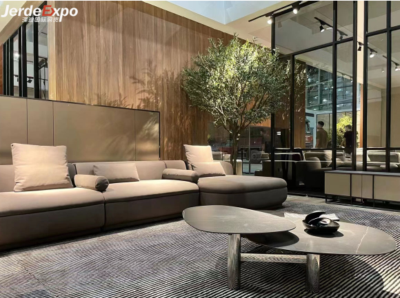 如何利用玻璃使展臺(tái)更亮更美觀？杭州展會(huì)搭建公司解答