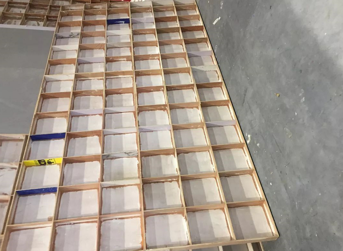 北京展會(huì)搭建設(shè)計(jì)中展臺(tái)板墻結(jié)構(gòu)如何制作的？