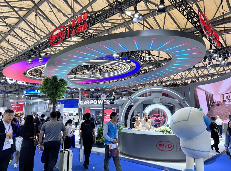 在展覽會上，企業(yè)旨在推銷其產(chǎn)品和服務(wù)。獲得了更好的曝光率，能夠與不同的人互動并理解他們的觀點(diǎn)。這是一個令人驚嘆的社交場所，允許企業(yè)與知名公司和客戶建立強(qiáng)大的網(wǎng)絡(luò)連接。